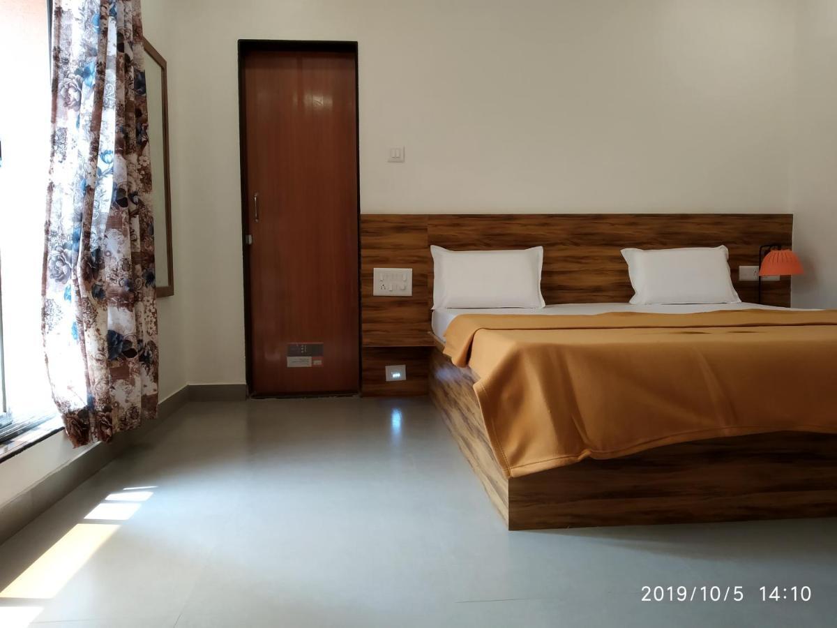 Lotus Hotel Nagaon Beach Alibag Bagian luar foto