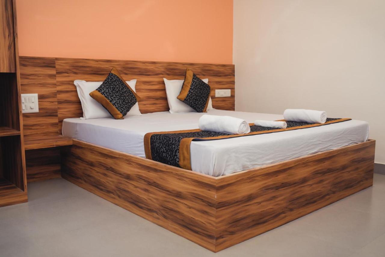 Lotus Hotel Nagaon Beach Alibag Bagian luar foto