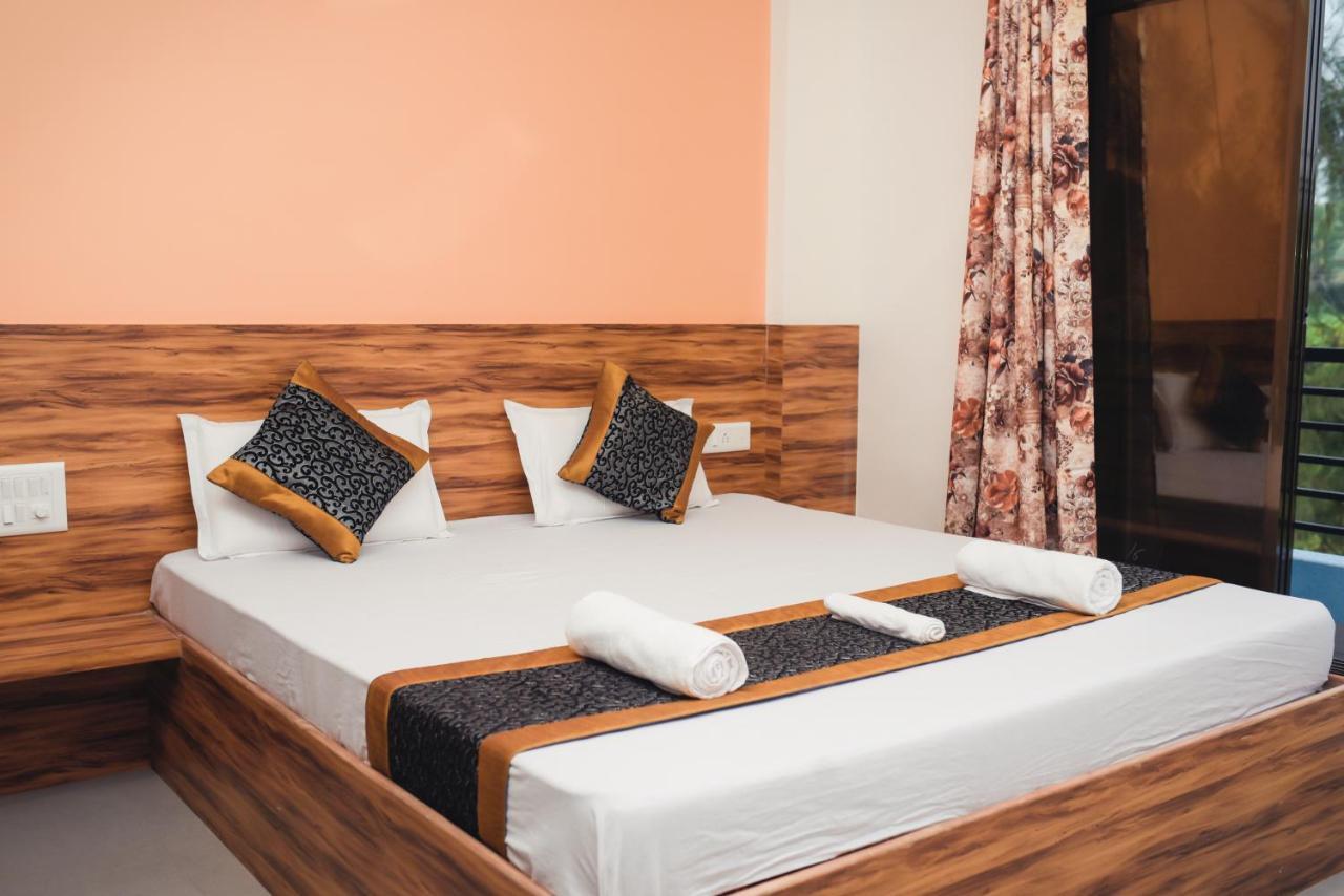 Lotus Hotel Nagaon Beach Alibag Bagian luar foto