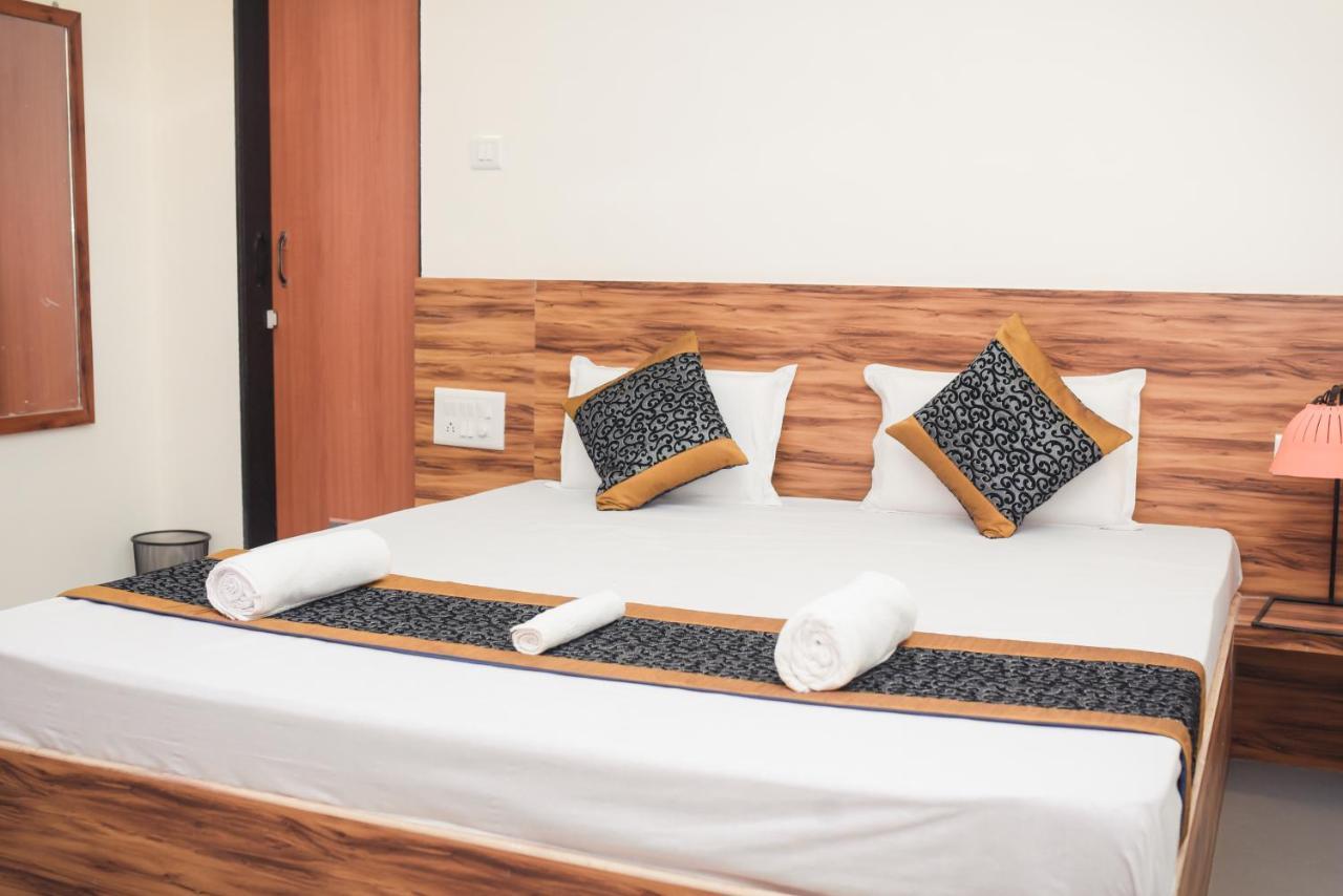 Lotus Hotel Nagaon Beach Alibag Bagian luar foto