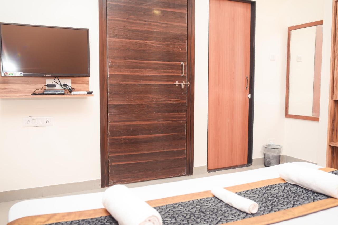 Lotus Hotel Nagaon Beach Alibag Bagian luar foto