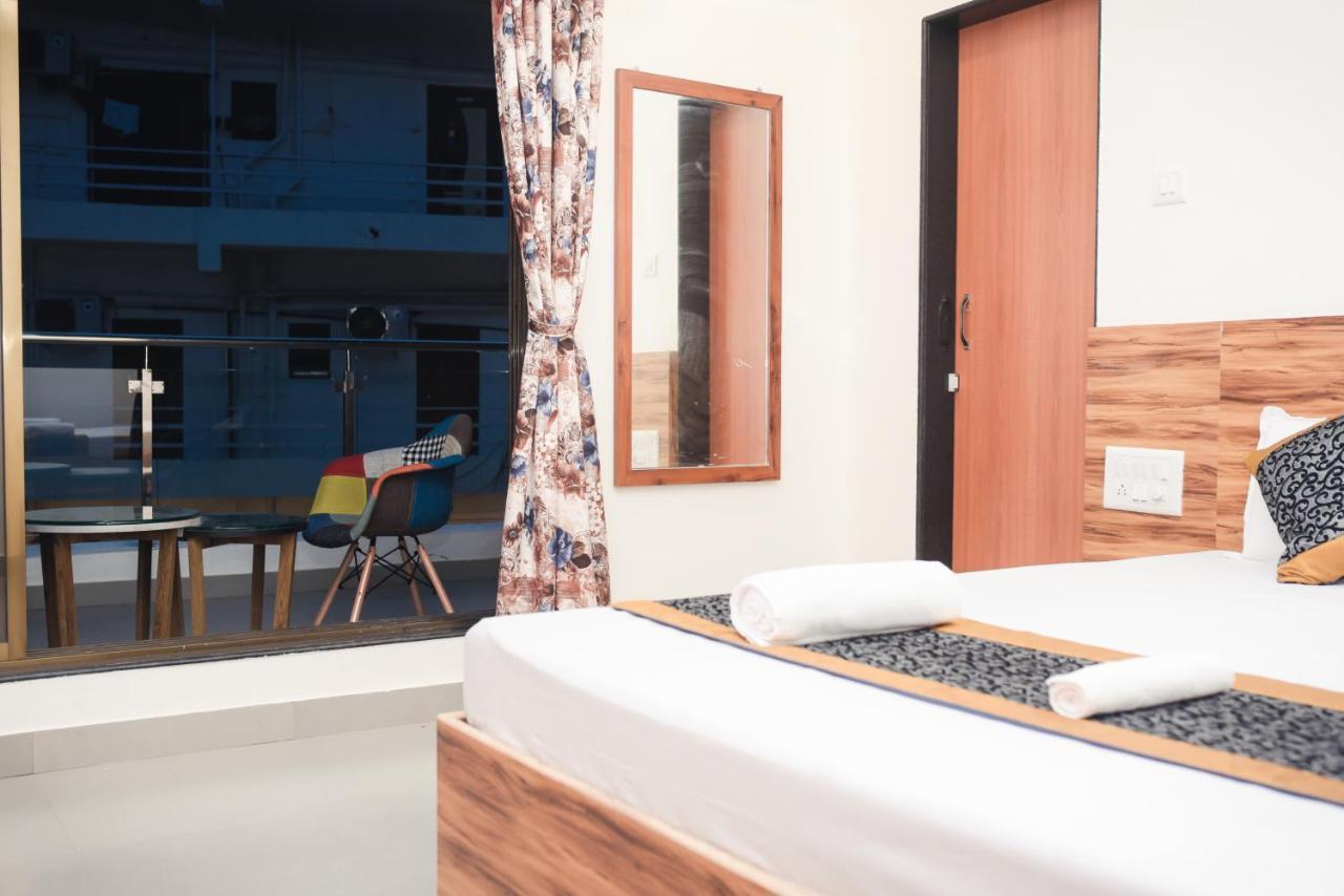 Lotus Hotel Nagaon Beach Alibag Bagian luar foto